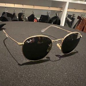 Ray-Ban Round Metal Aviator Sunglasses with dark lenses. Like-New